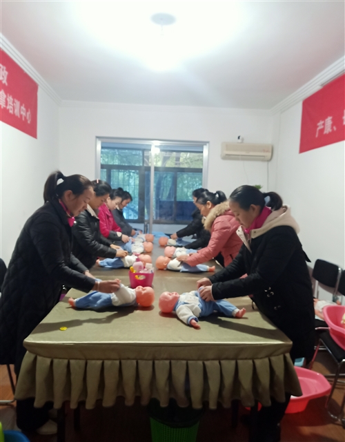 岳陽(yáng)月嫂，岳陽(yáng)育嬰師，岳陽(yáng)催乳師，岳陽(yáng)產(chǎn)后康復(fù)，岳陽(yáng)小兒推拿培訓(xùn)中心